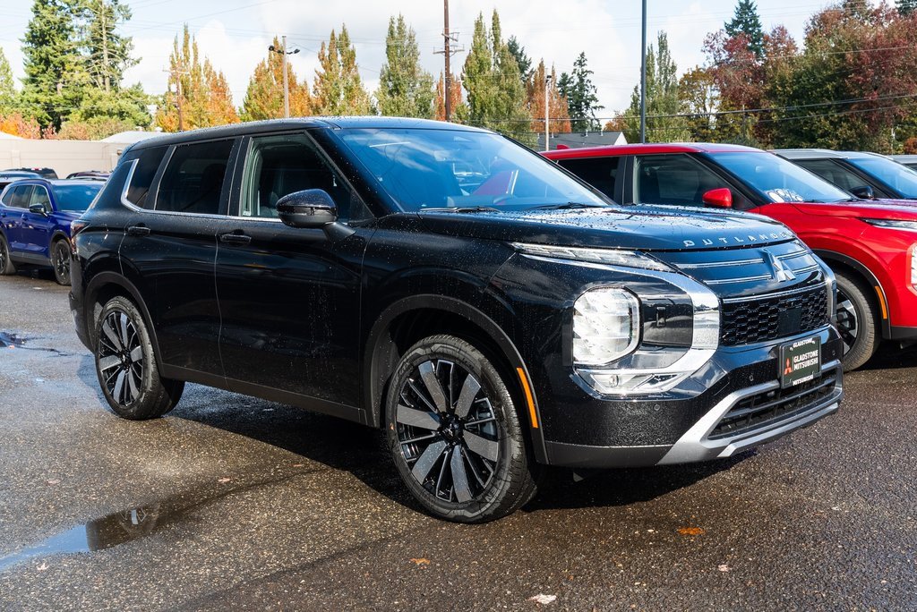 New 2025 Mitsubishi Outlander SE image 1