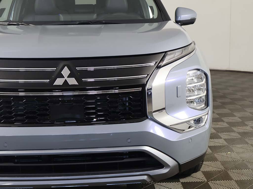 New 2025 Mitsubishi Outlander SE image 15