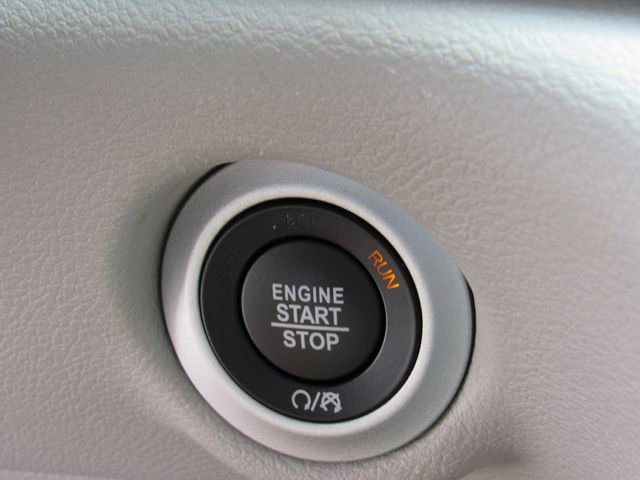 Used 2024 Chrysler Pacifica Touring-L image 25