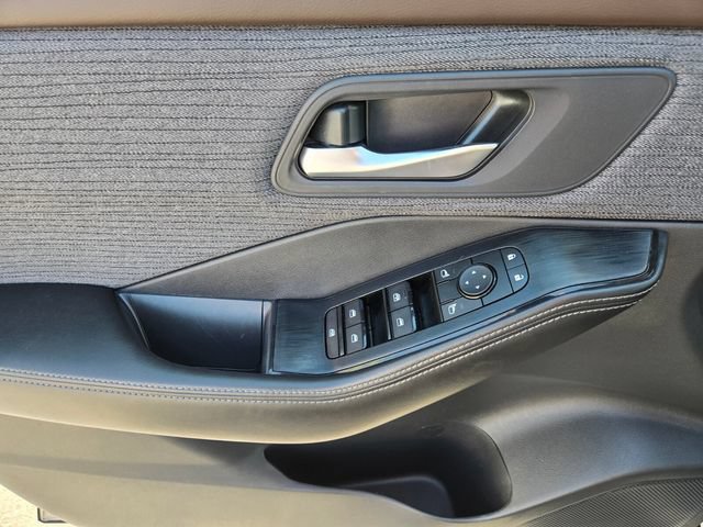 Used 2023 Nissan Rogue SV FWD image 23