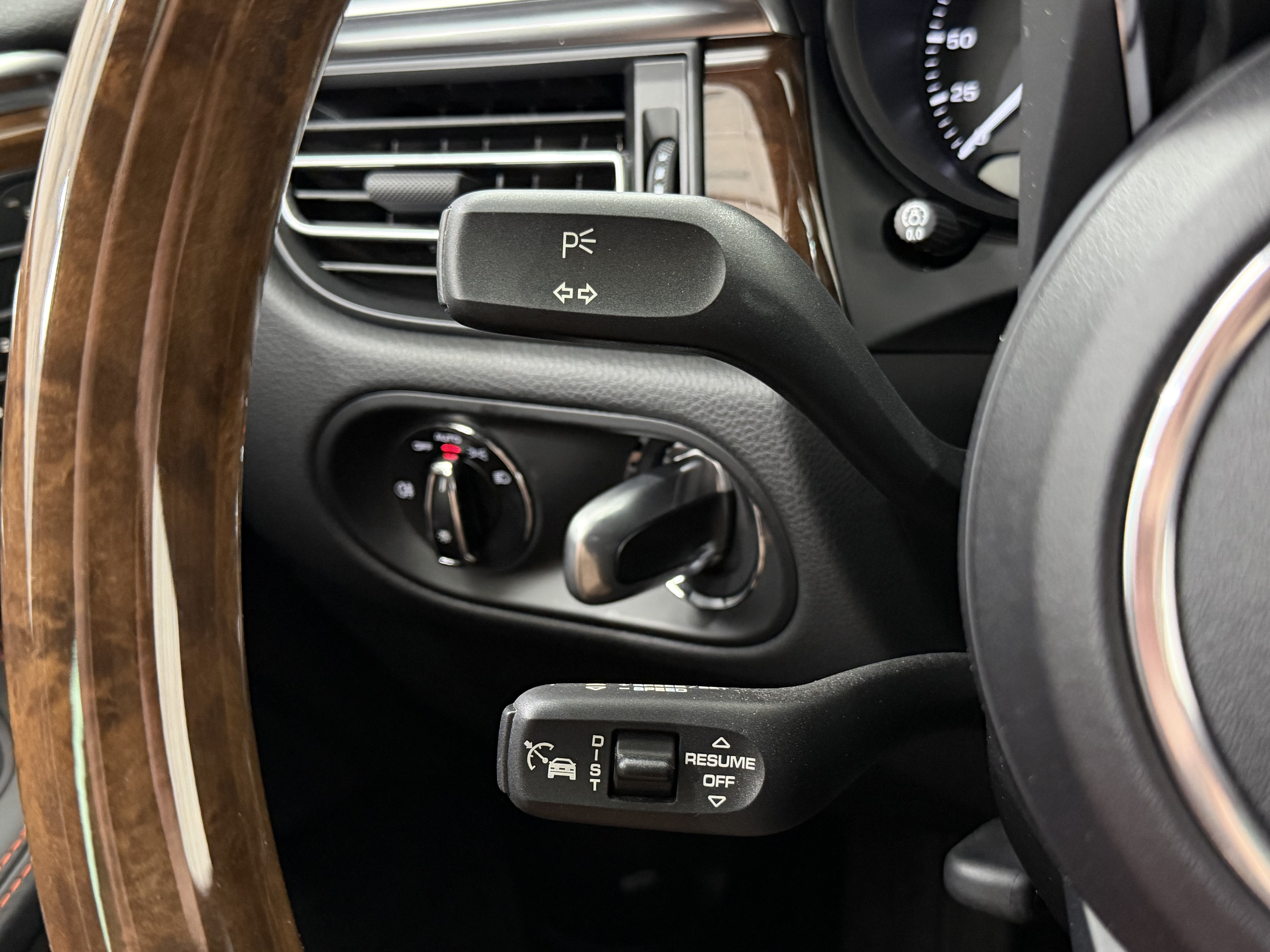 Certified 2024 Porsche Macan S AWD/4WD image 50