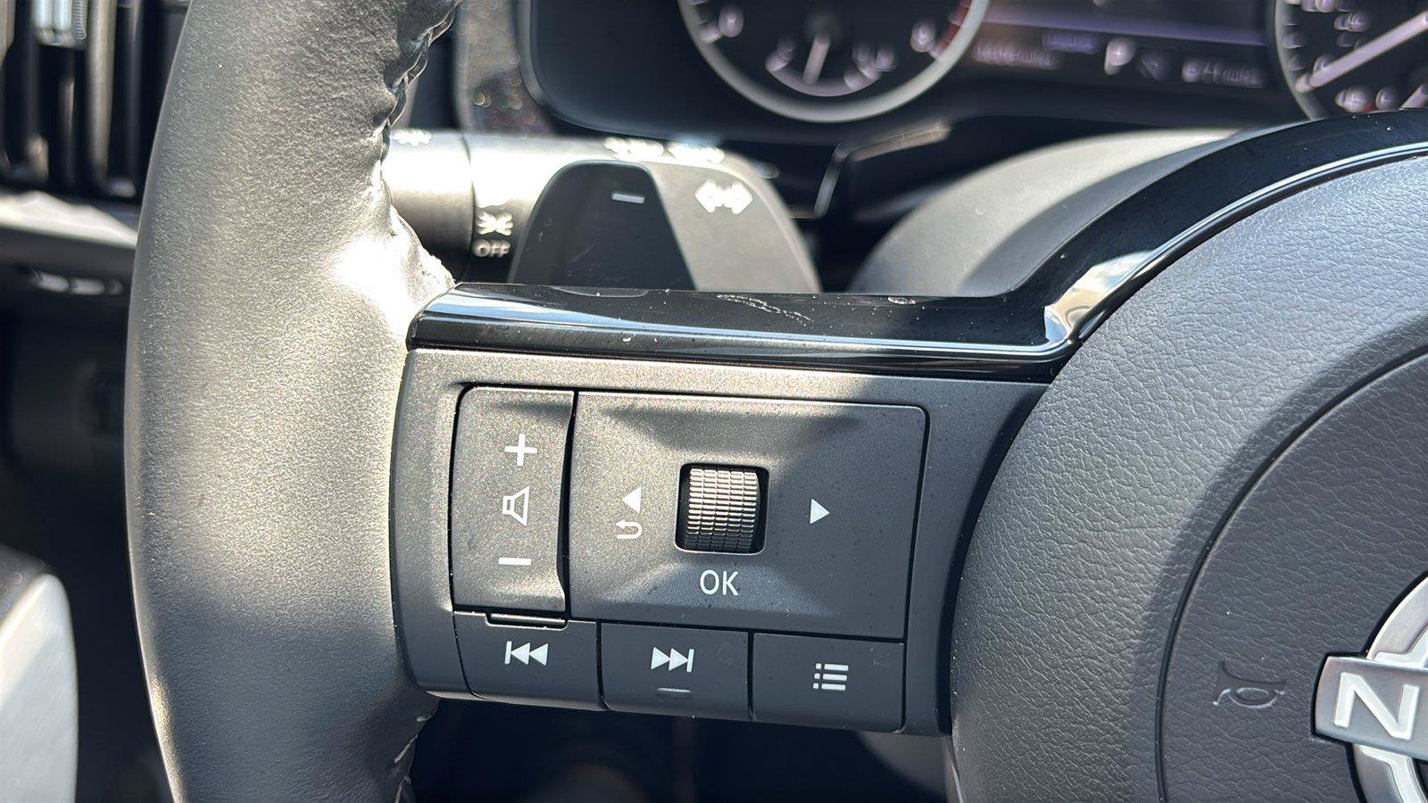 Used 2025 Nissan Pathfinder SL w/ SL Premium Package FWD image 31