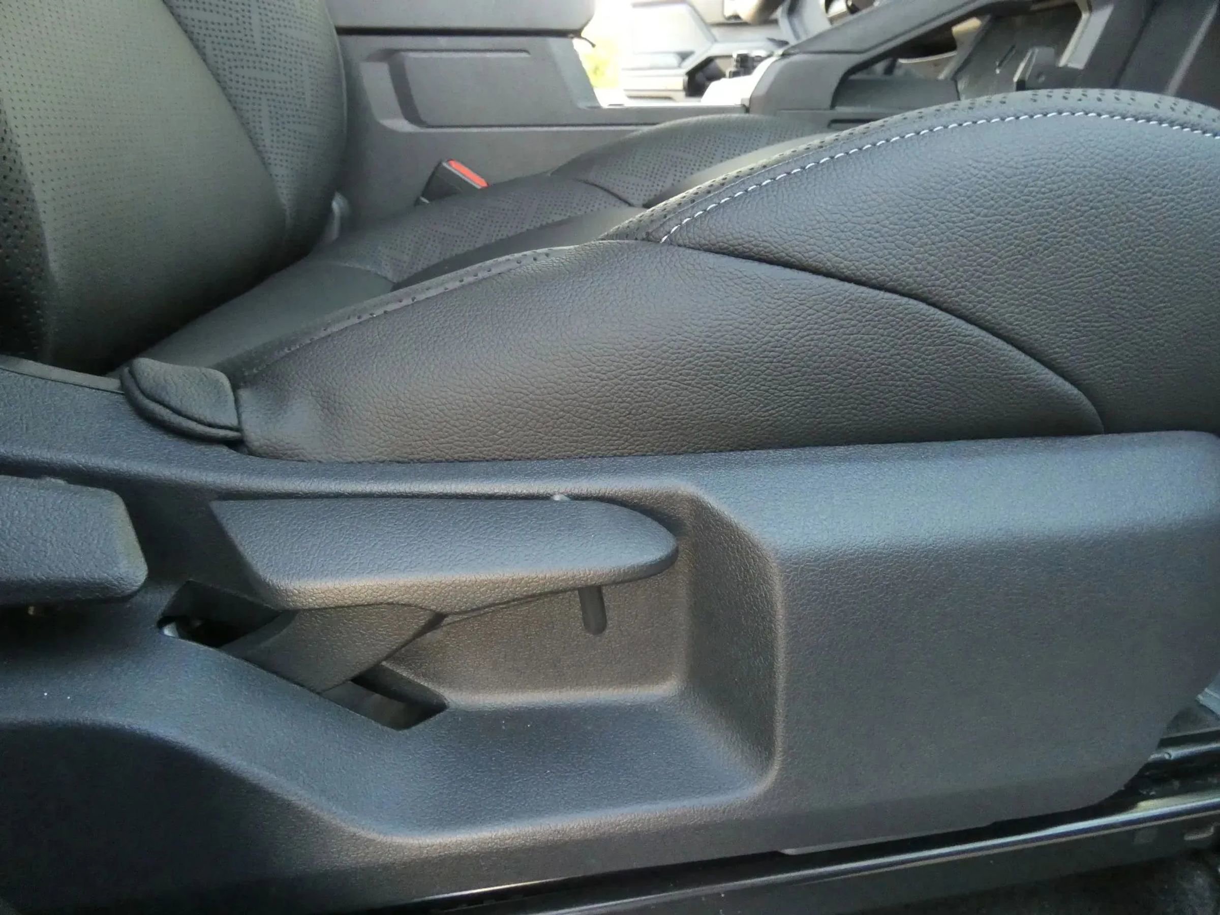 Used 2025 Toyota Tacoma TRD Sport image 35