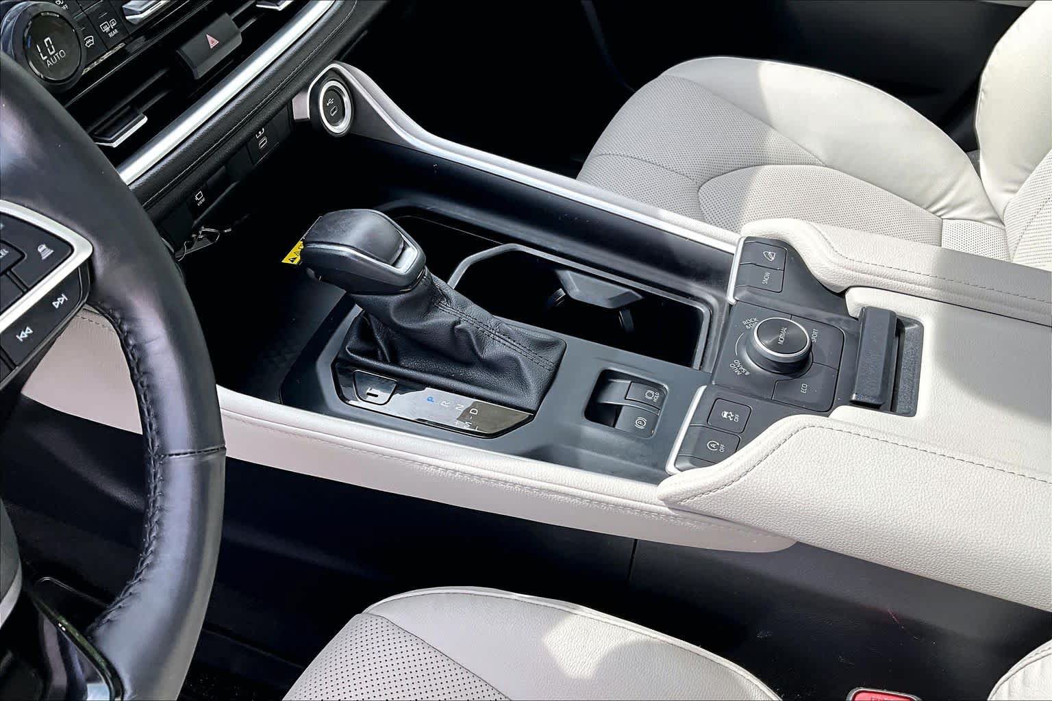 Certified 2024 Toyota Grand Highlander AWD image 16