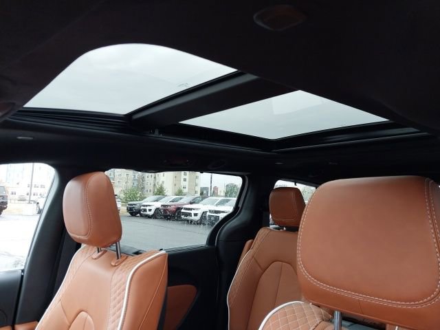 New 2026 Chrysler Pacifica Pinnacle image 23