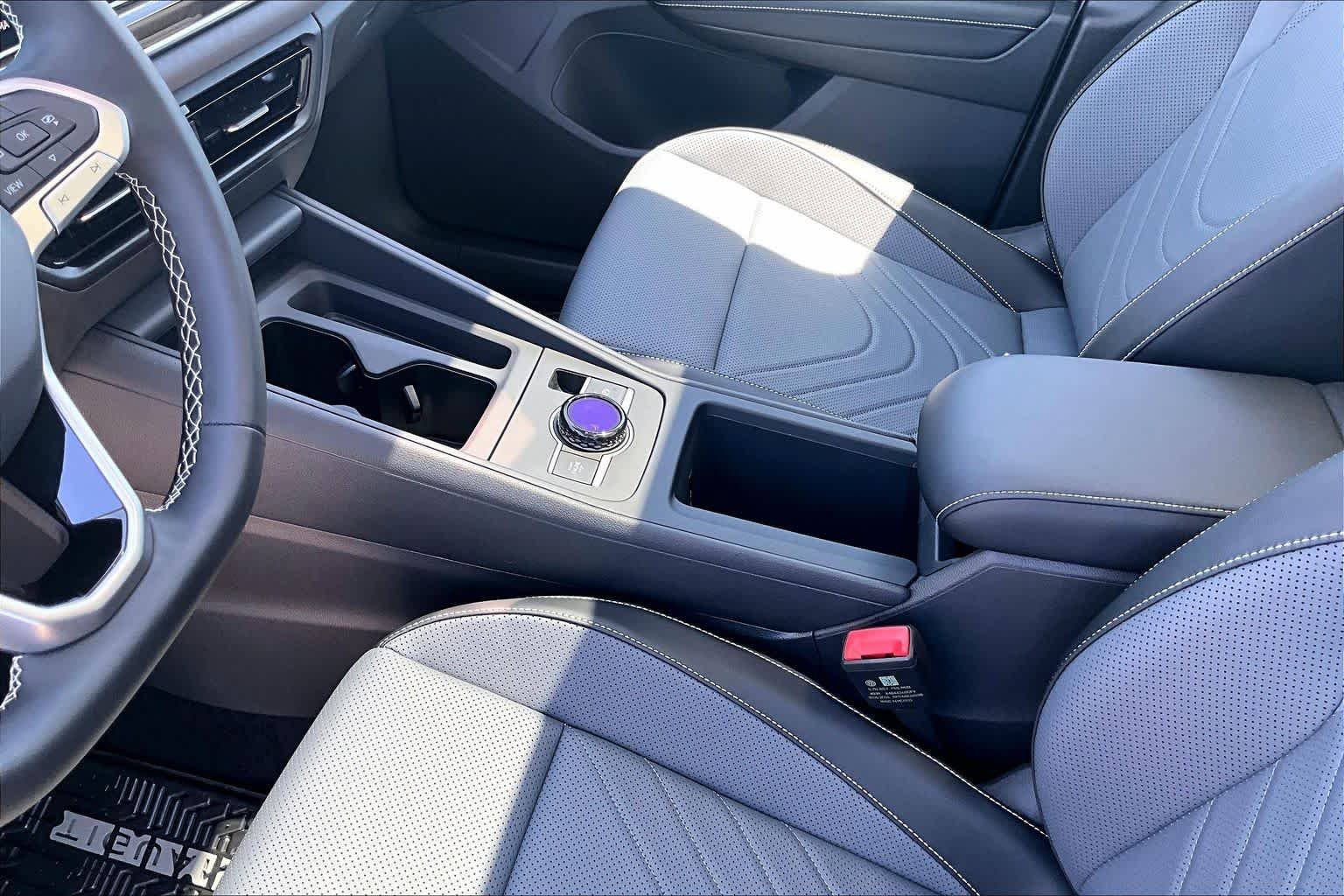 New 2026 Volkswagen Tiguan SE FWD image 7