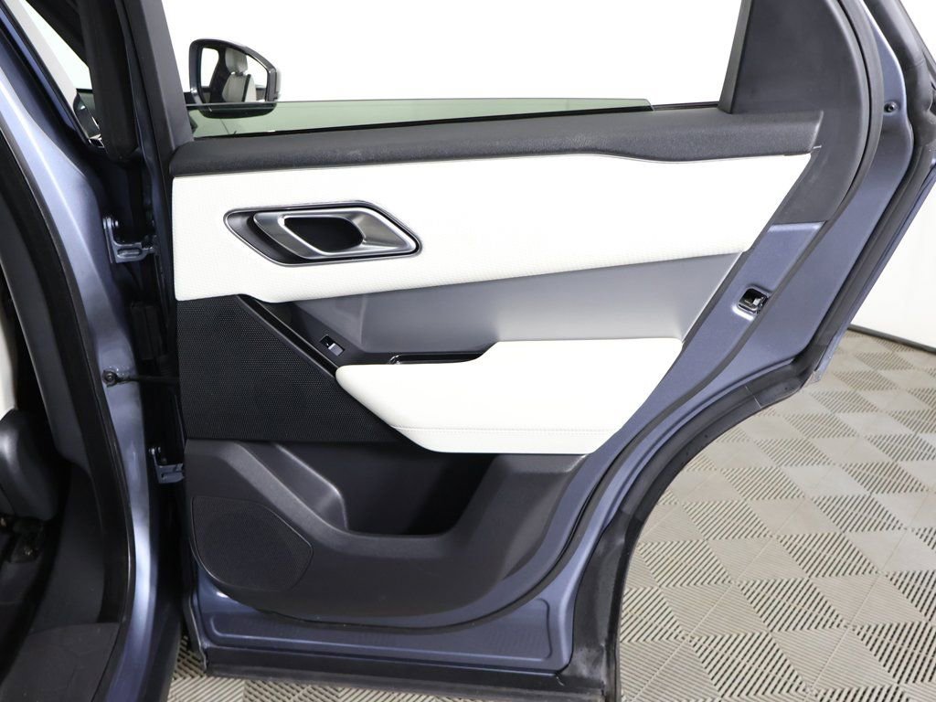 Used 2023 Land Rover Range Rover Velar R-Dynamic S image 31