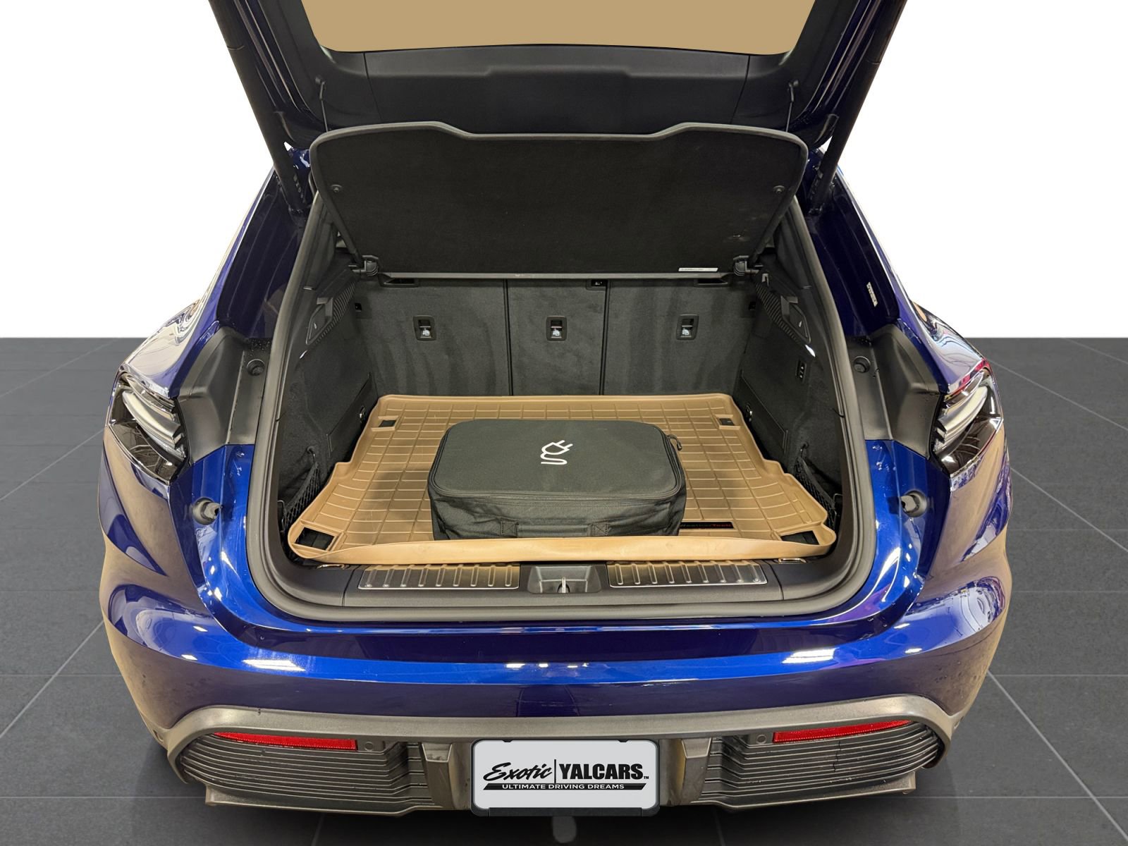 Used 2024 Porsche Macan 4 Electric image 26