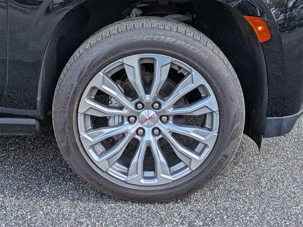 Used 2021 GMC Yukon Denali w/ Denali Premium Package image 11