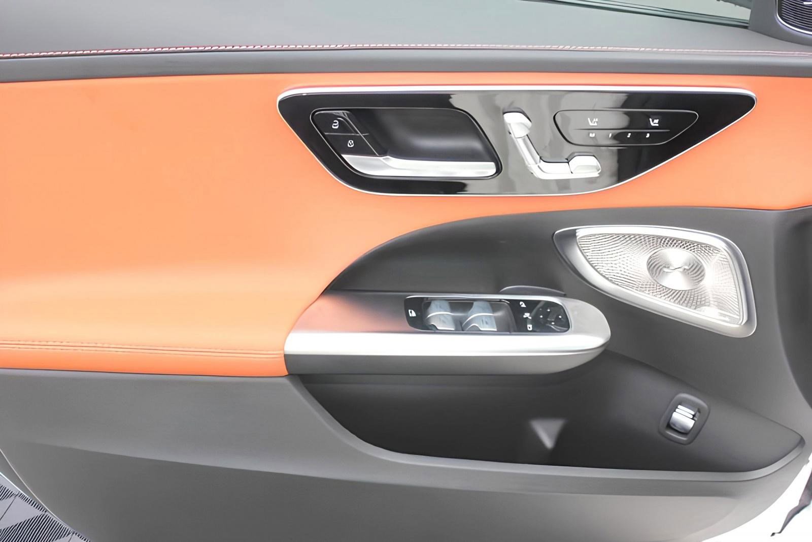 Used 2024 Mercedes-Benz C 300 Sedan image 10