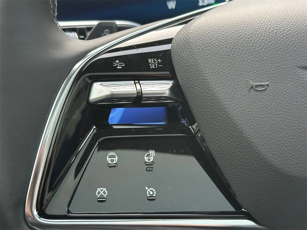 New 2026 Cadillac Optiq Luxury 2 image 32