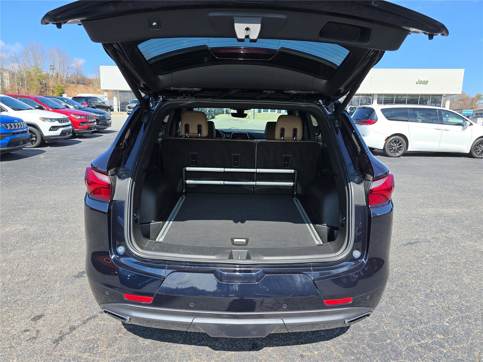 Used 2020 Chevrolet Blazer Premier w/ Driver Confidence II Package FWD image 5