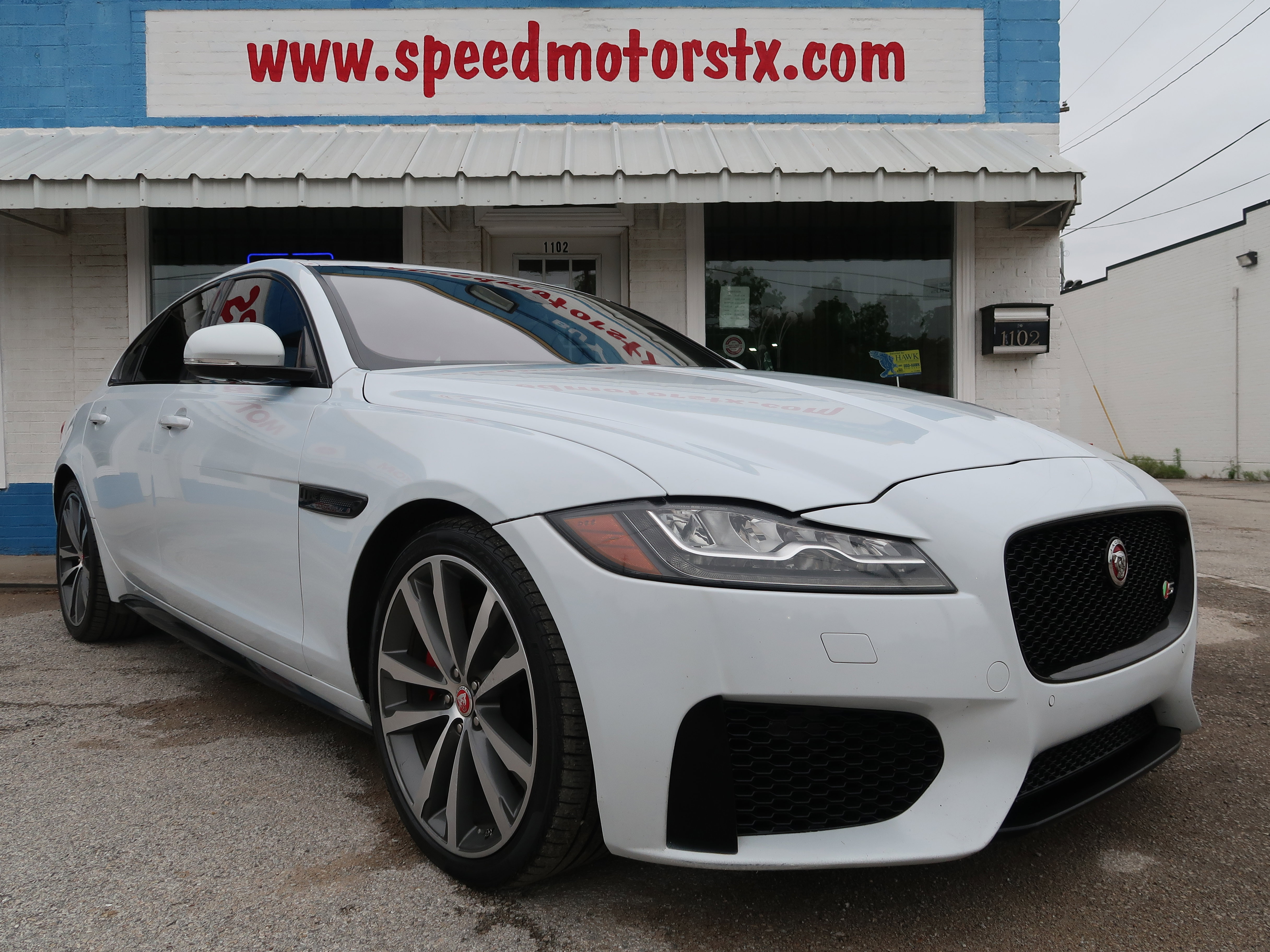 Used 2016 Jaguar XF S RWD image 6