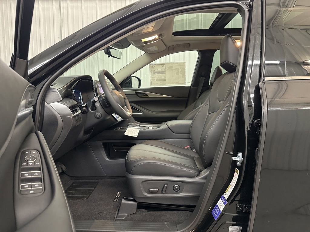 Certified 2025 INFINITI QX60 Luxe w/ Vision Package image 13