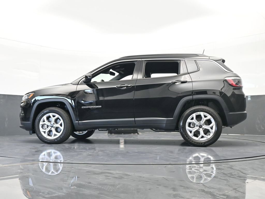 Used 2025 Jeep Compass Latitude image 50
