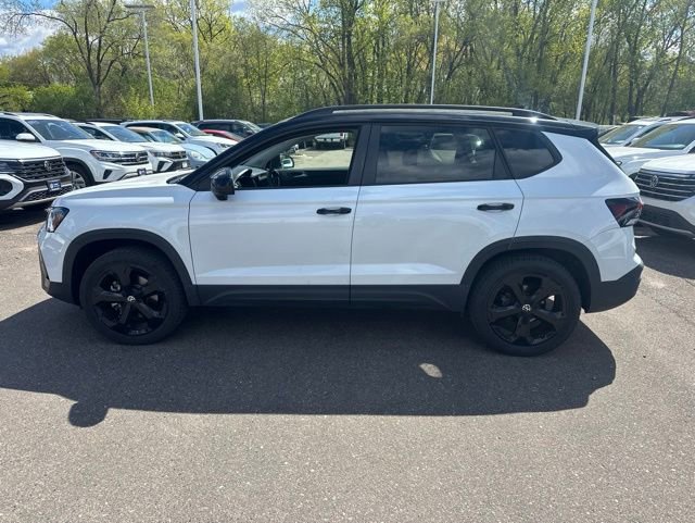 Used 2025 Volkswagen Taos SE AWD/4WD image 6