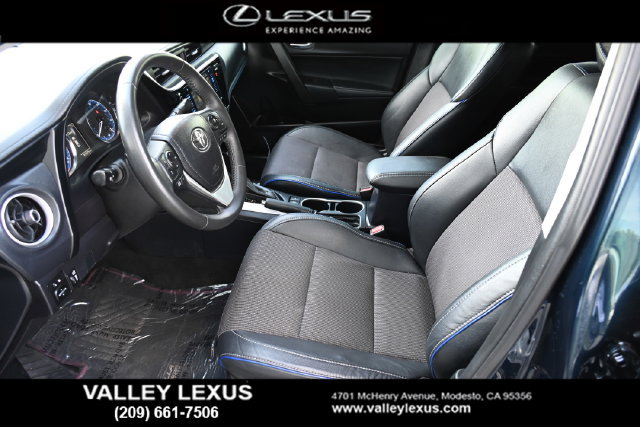 Used 2017 Toyota Corolla SE w/ SE Premium Package FWD image 14