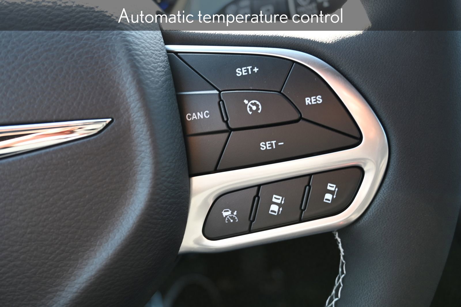 New 2025 Chrysler Pacifica Select image 17