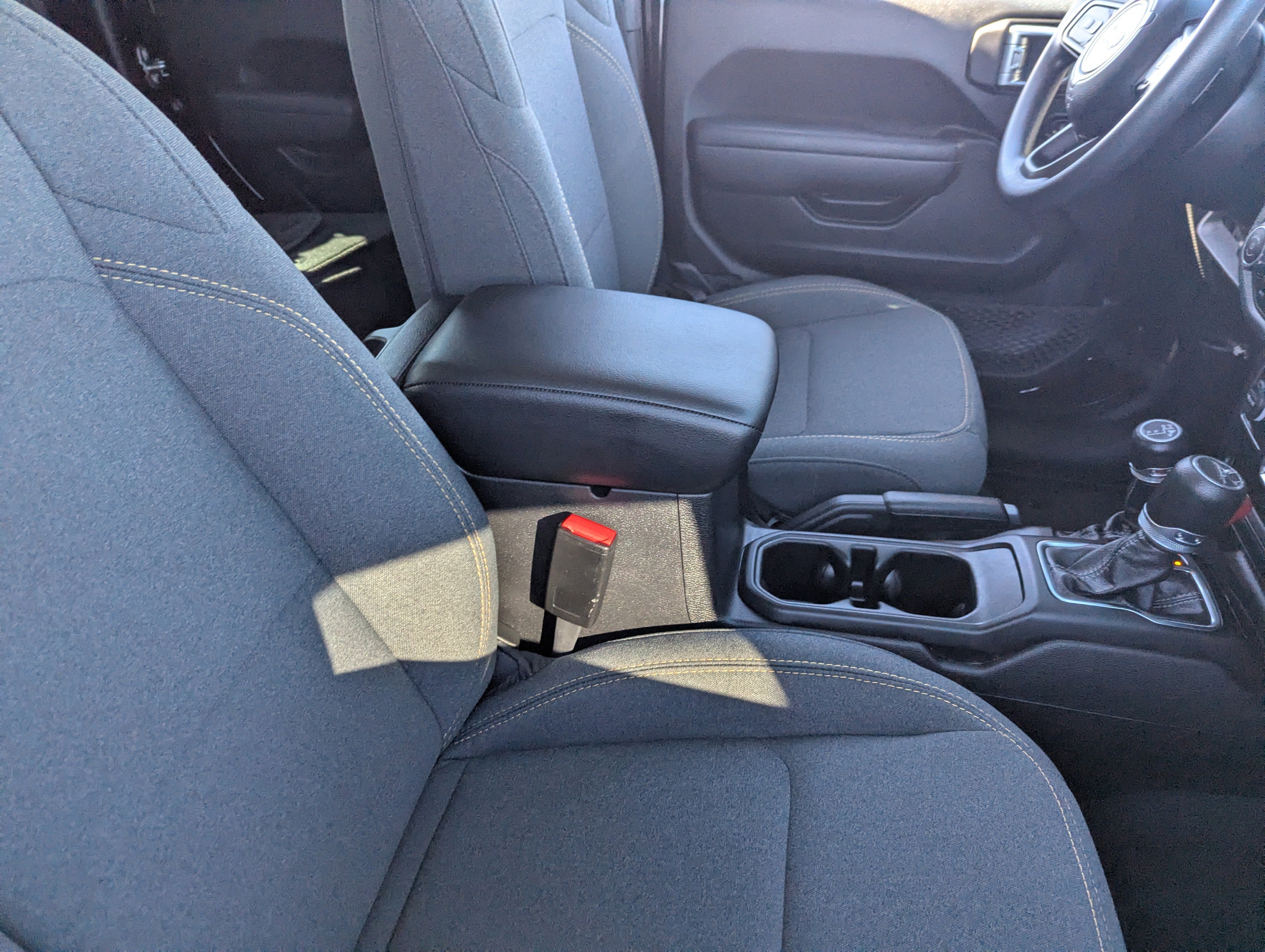 Used 2025 Jeep Gladiator Sport image 10