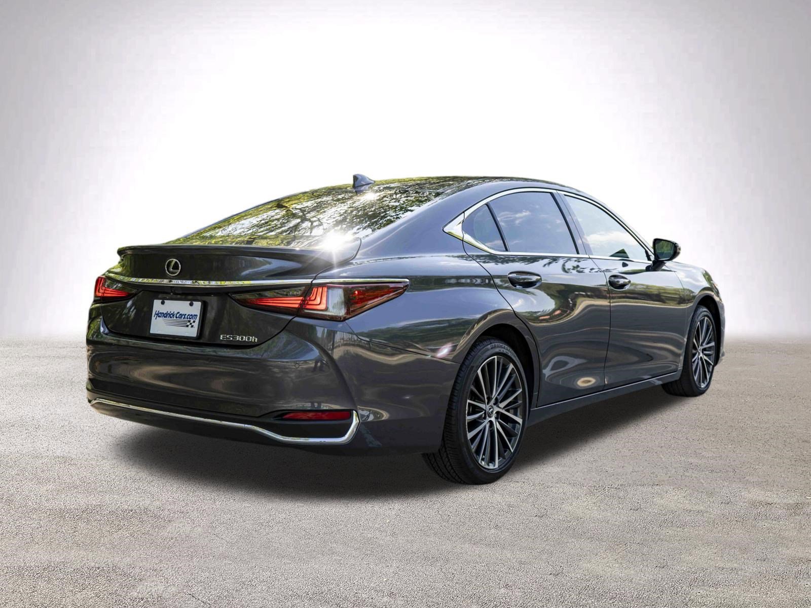 Used 2025 Lexus ES 300h w/ Premium Package image 9