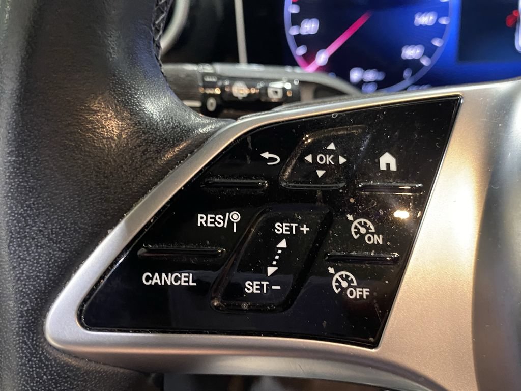 Used 2024 Mercedes-Benz GLC 300 4MATIC image 11