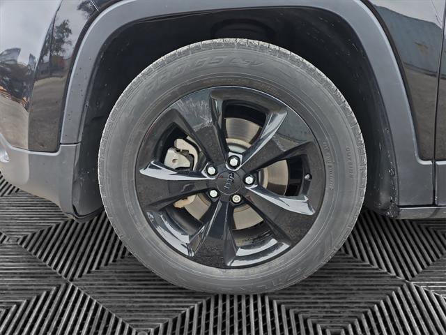 Certified 2016 Jeep Cherokee High Altitude image 14