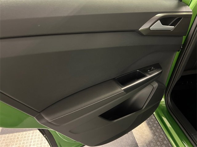 New 2026 Volkswagen Taos SE image 10