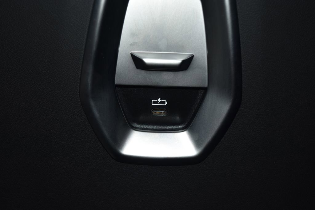 Used 2024 BMW i7 eDrive50 image 18