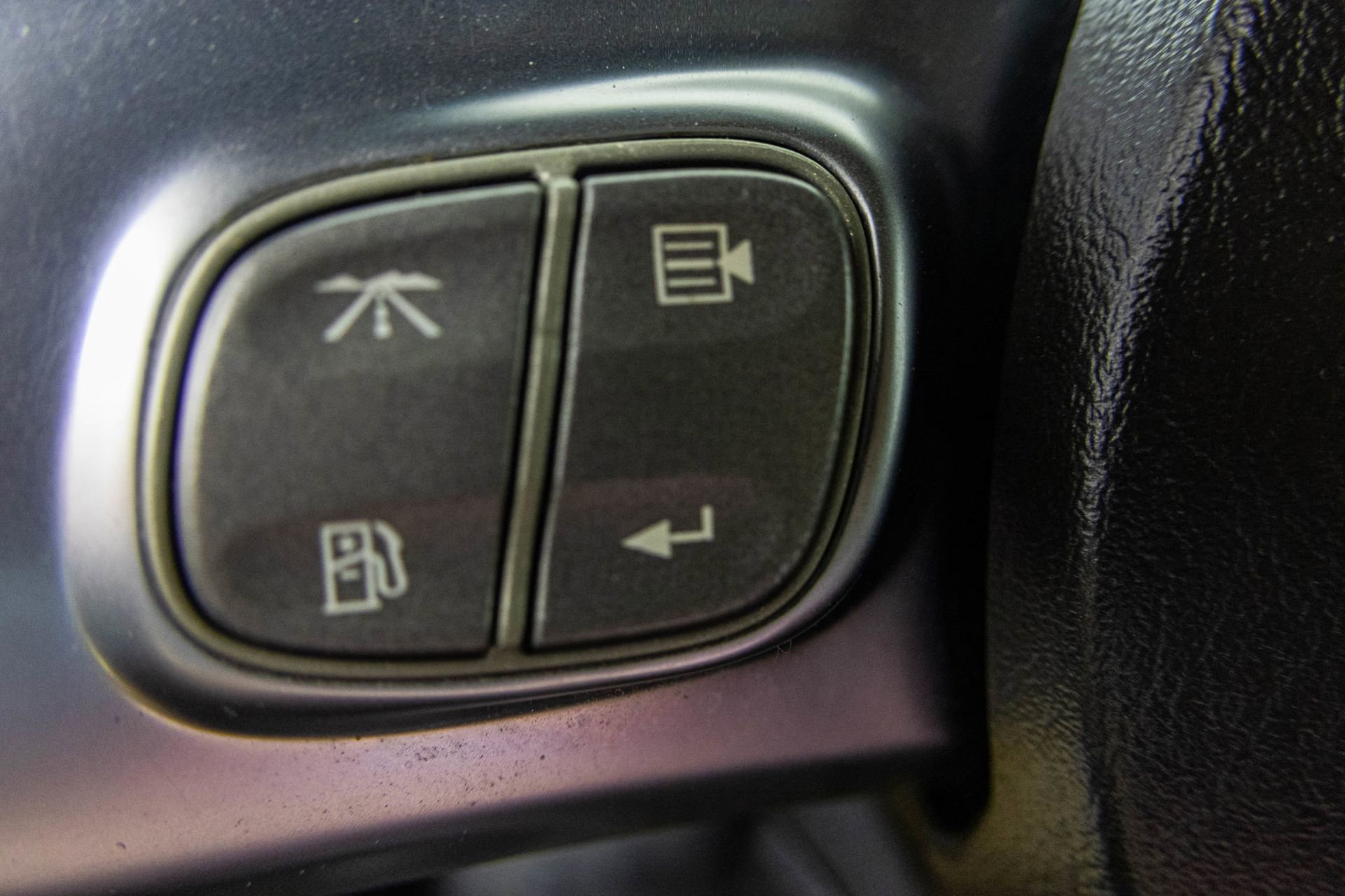 Used 2004 Chevrolet SSR w/ Preferred Equipment Group image 29