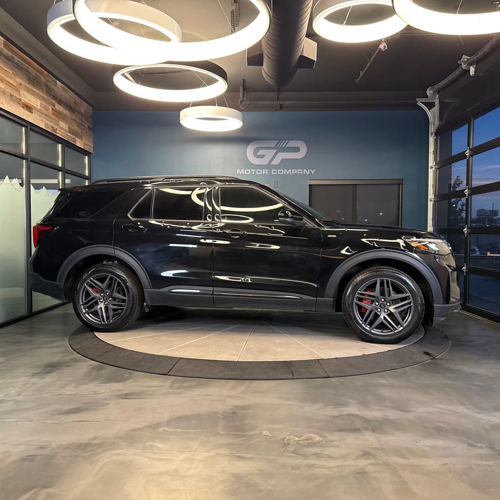 Used 2025 Ford Explorer ST-Line w/ Premium Package AWD/4WD image 2