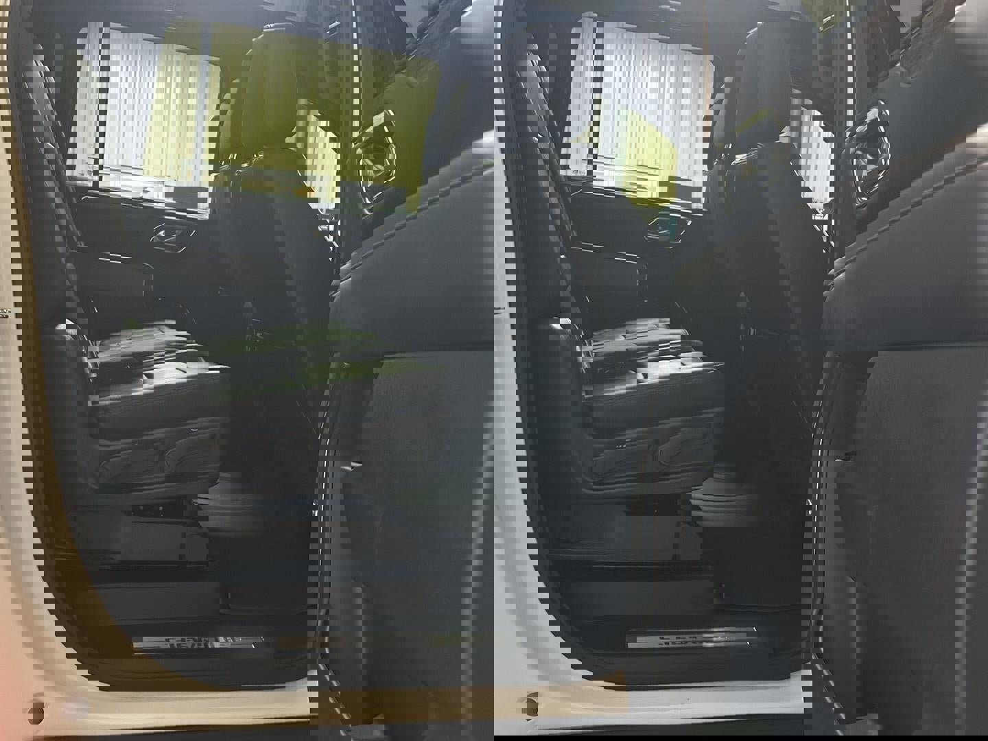 Used 2022 Chevrolet Suburban LT w/ Luxury Package image 10