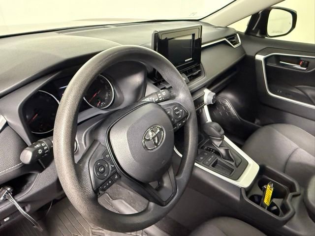 Used 2020 Toyota RAV4 XLE FWD image 16