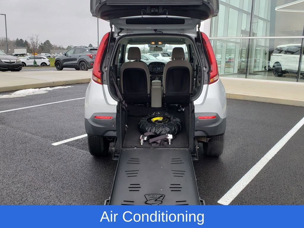 Used 2021 Kia Soul LX image 8