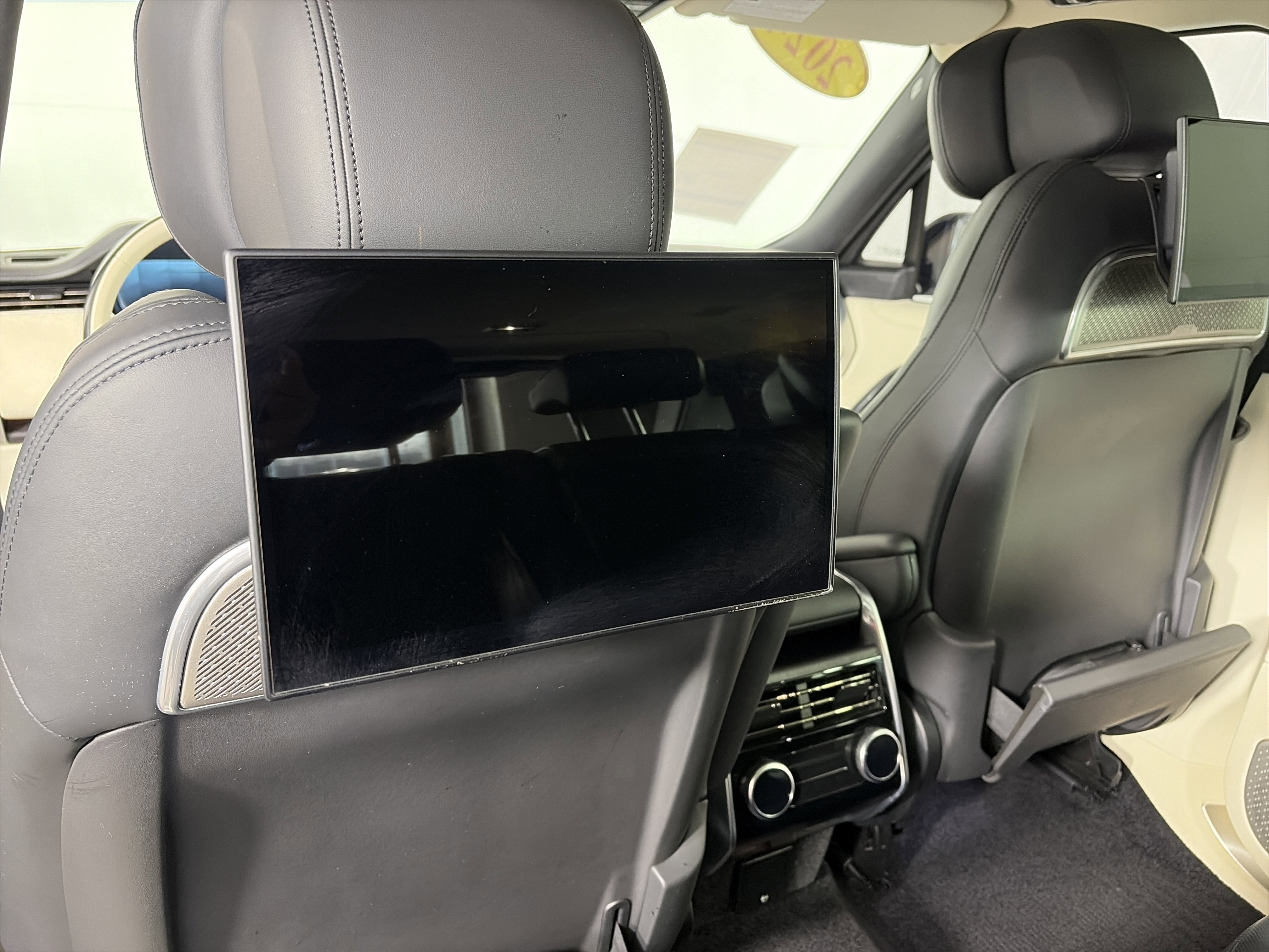 Used 2024 Land Rover Range Rover Long Wheelbase Autobiography image 19