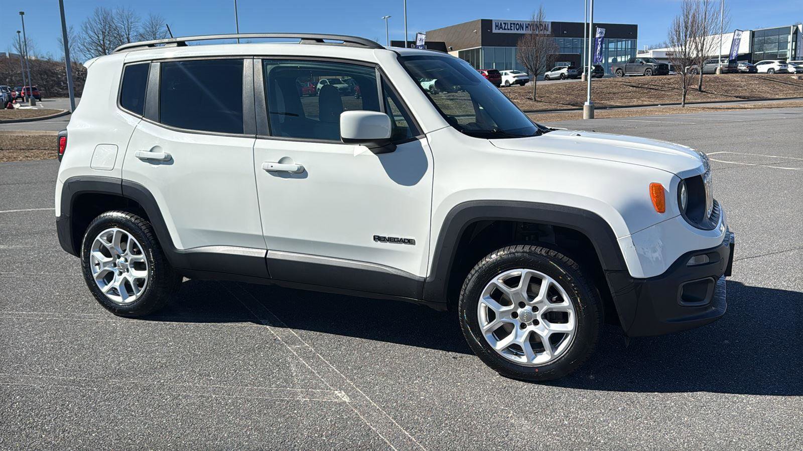 Used 2015 Jeep Renegade Latitude w/ Cold Weather Group image 3