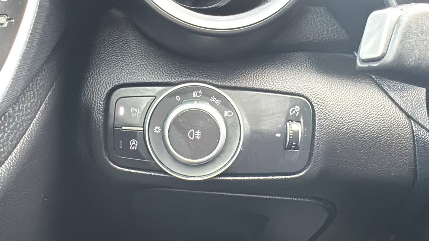 Used 2018 Alfa Romeo Giulia AWD image 23