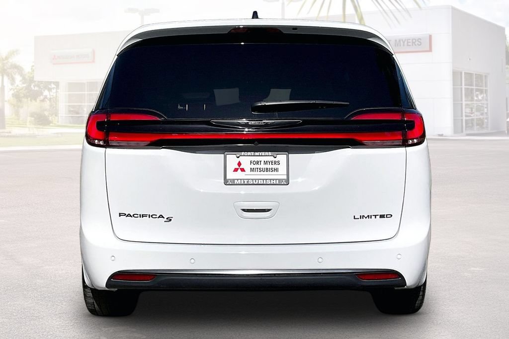 Used 2025 Chrysler Pacifica Limited FWD image 18