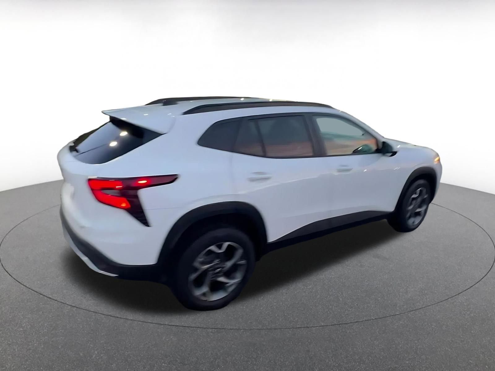 Used 2025 Chevrolet Trax LT w/ LT Convenience Package image 15