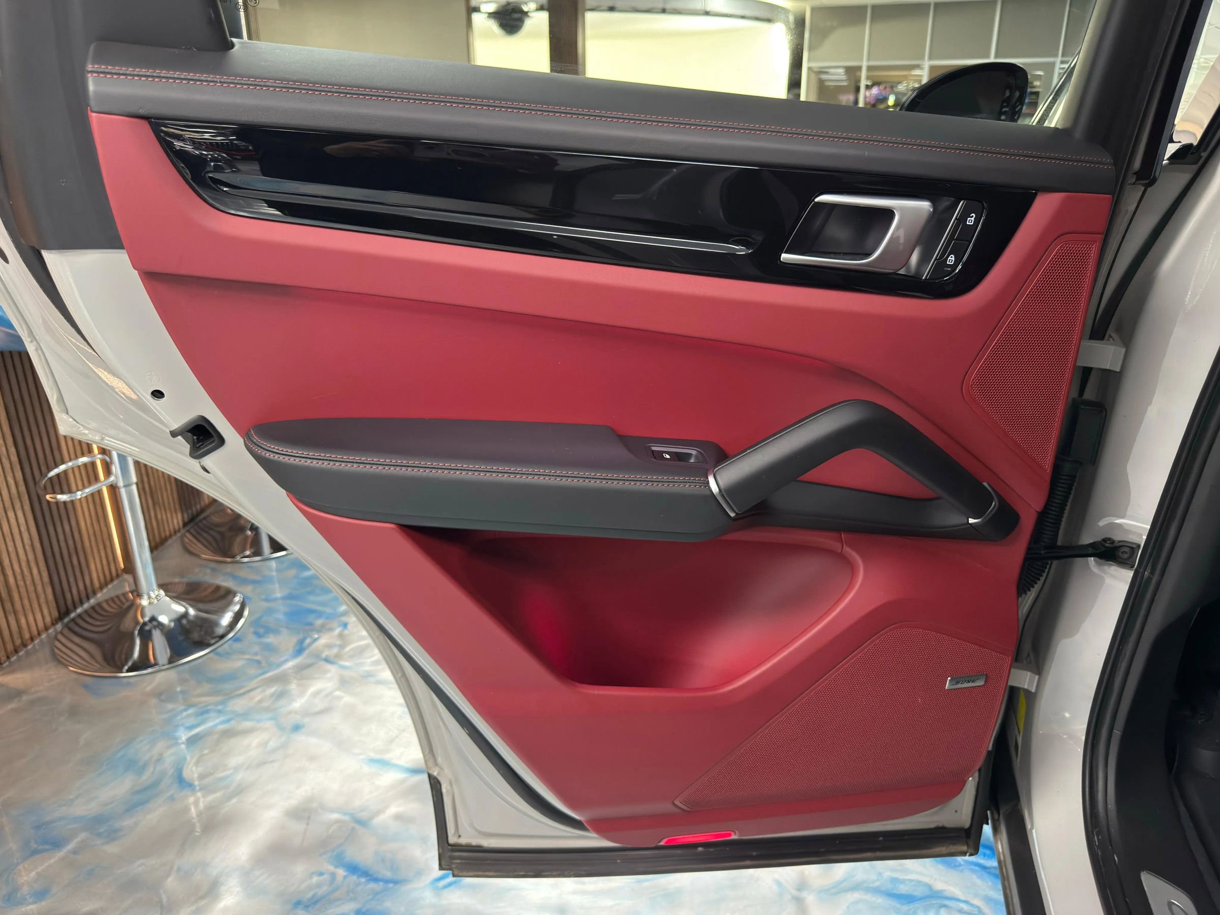 Used 2022 Porsche Cayenne Platinum Edition w/ Premium Package Plus AWD/4WD image 12