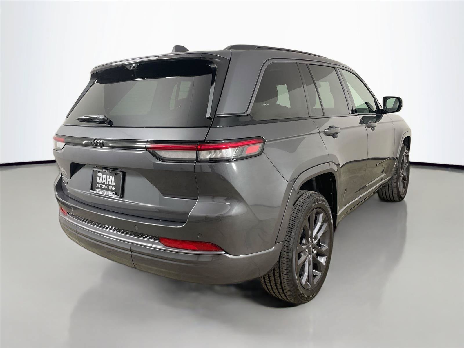 Used 2026 Jeep Grand Cherokee Limited AWD/4WD image 13