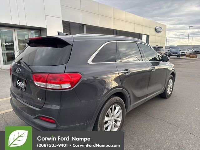 Used 2017 Kia Sorento LX w/ LX Convenience Package image 6