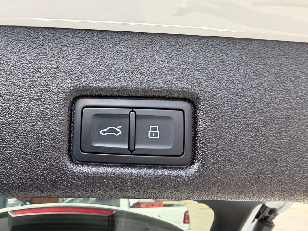 Used 2025 Audi Q5 Premium w/ Convenience Package AWD/4WD image 9