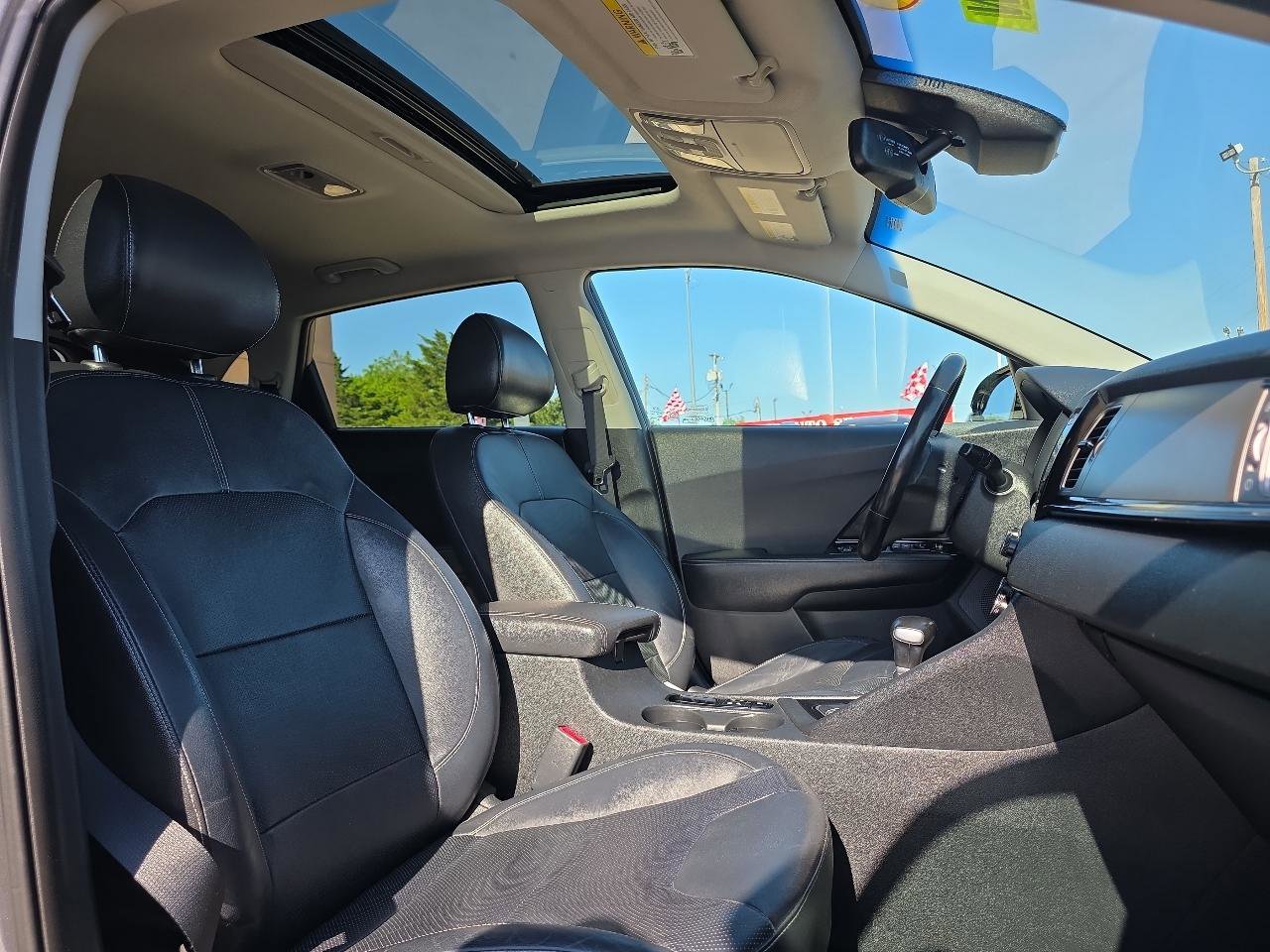 Used 2018 Kia Niro EX w/ EX Premium Package FWD image 22