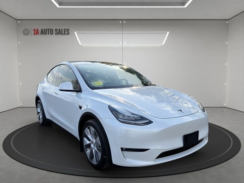 Used 2022 Tesla Model Y Long Range image 7