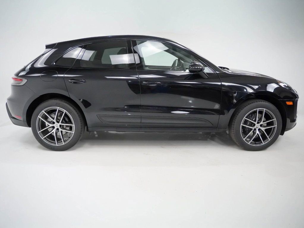 Used 2025 Porsche Macan image 9