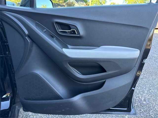 Used 2021 Chevrolet Trax LT image 24