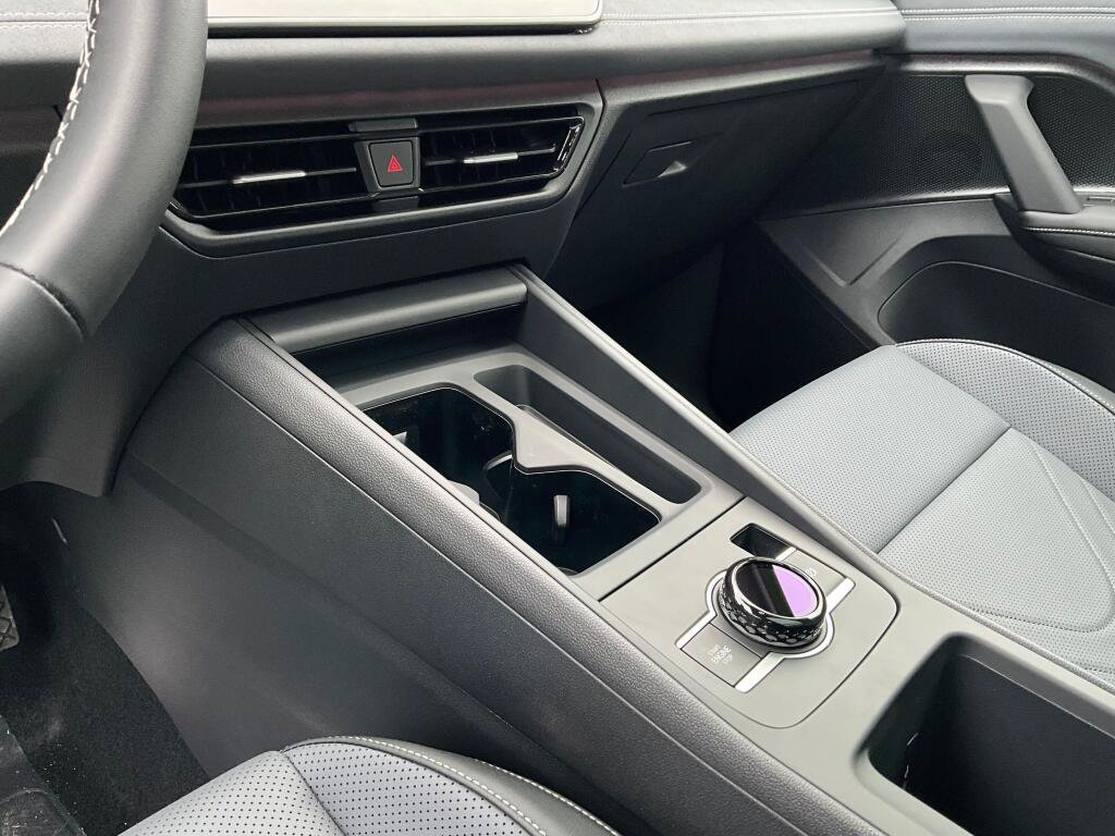 New 2026 Volkswagen Tiguan SE AWD/4WD image 19