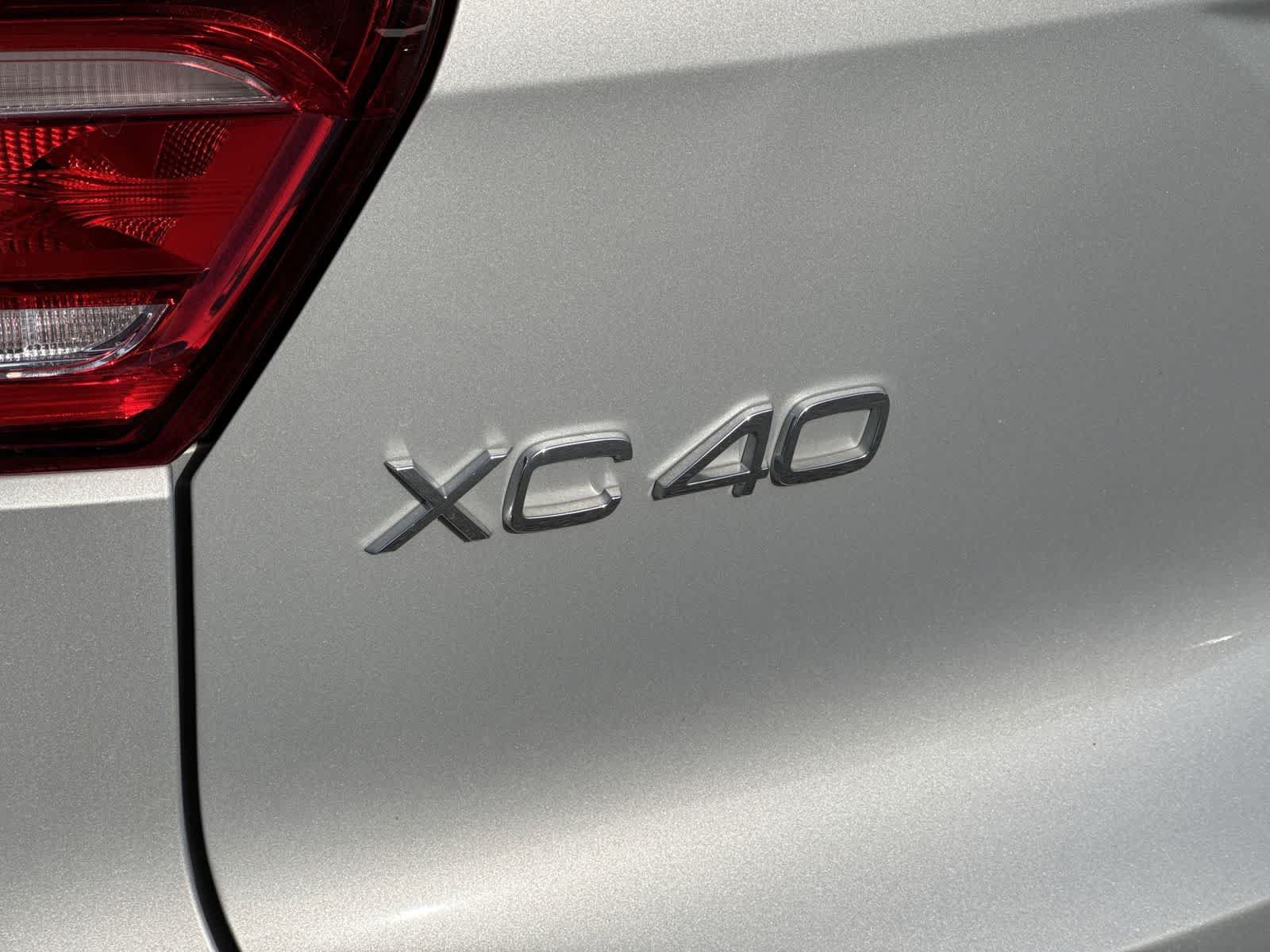 Used 2023 Volvo XC40 B4 Core w/ Convenience Package FWD image 19