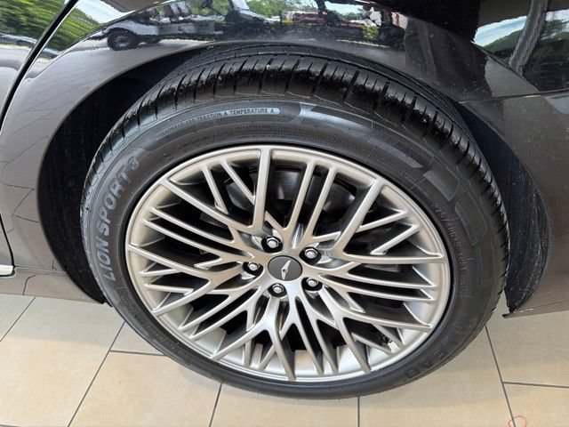 Used 2022 Genesis G90 3.3T Premium RWD image 9