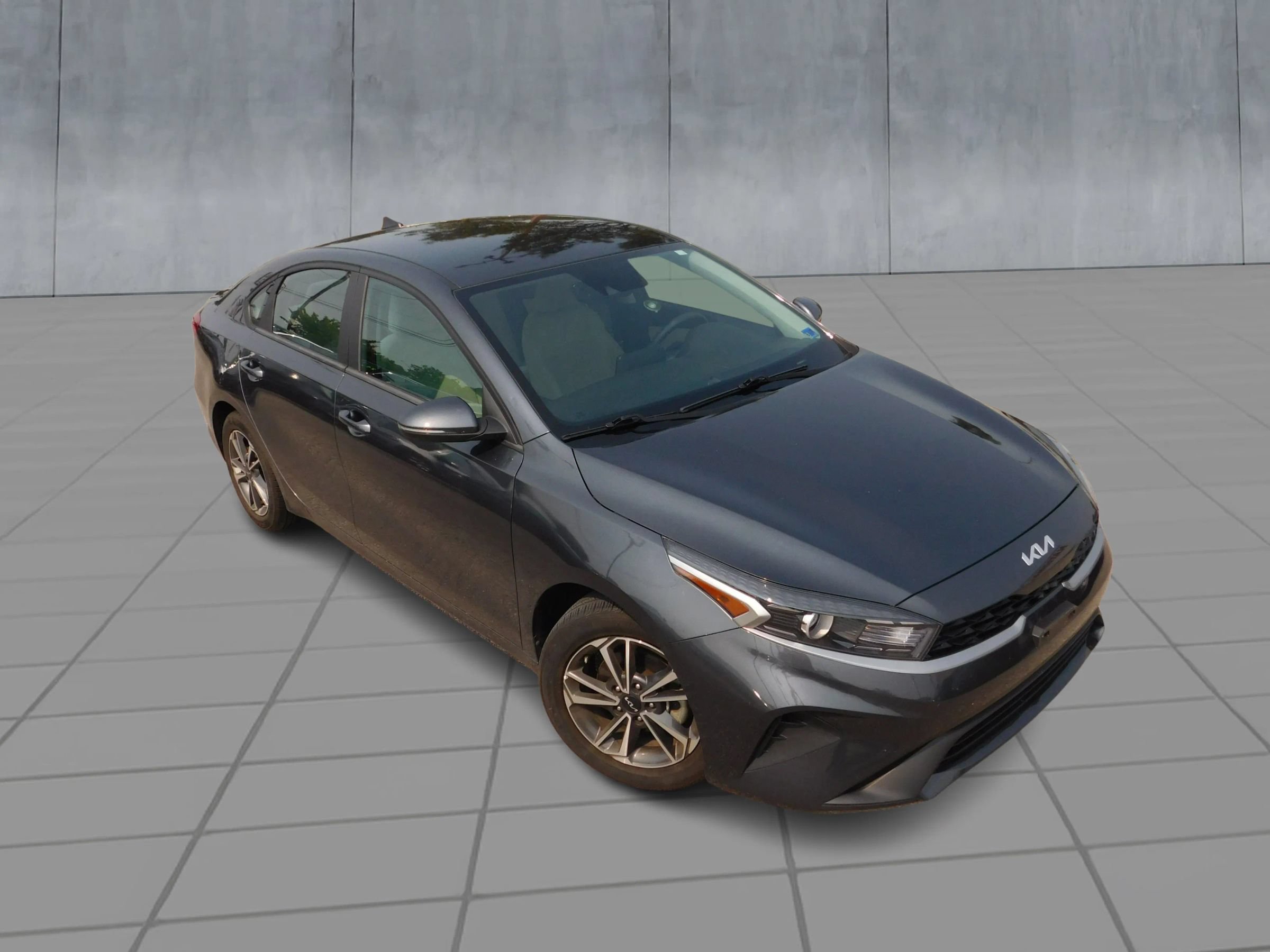 Used 2023 Kia Forte LXS w/ LXS Technology Package FWD image 2